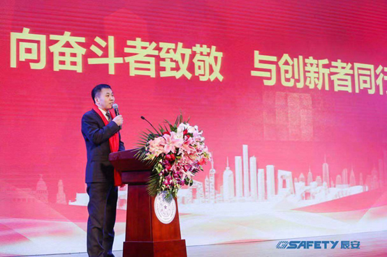 拉斯维加斯网站科技召开2018年度总结赞美会